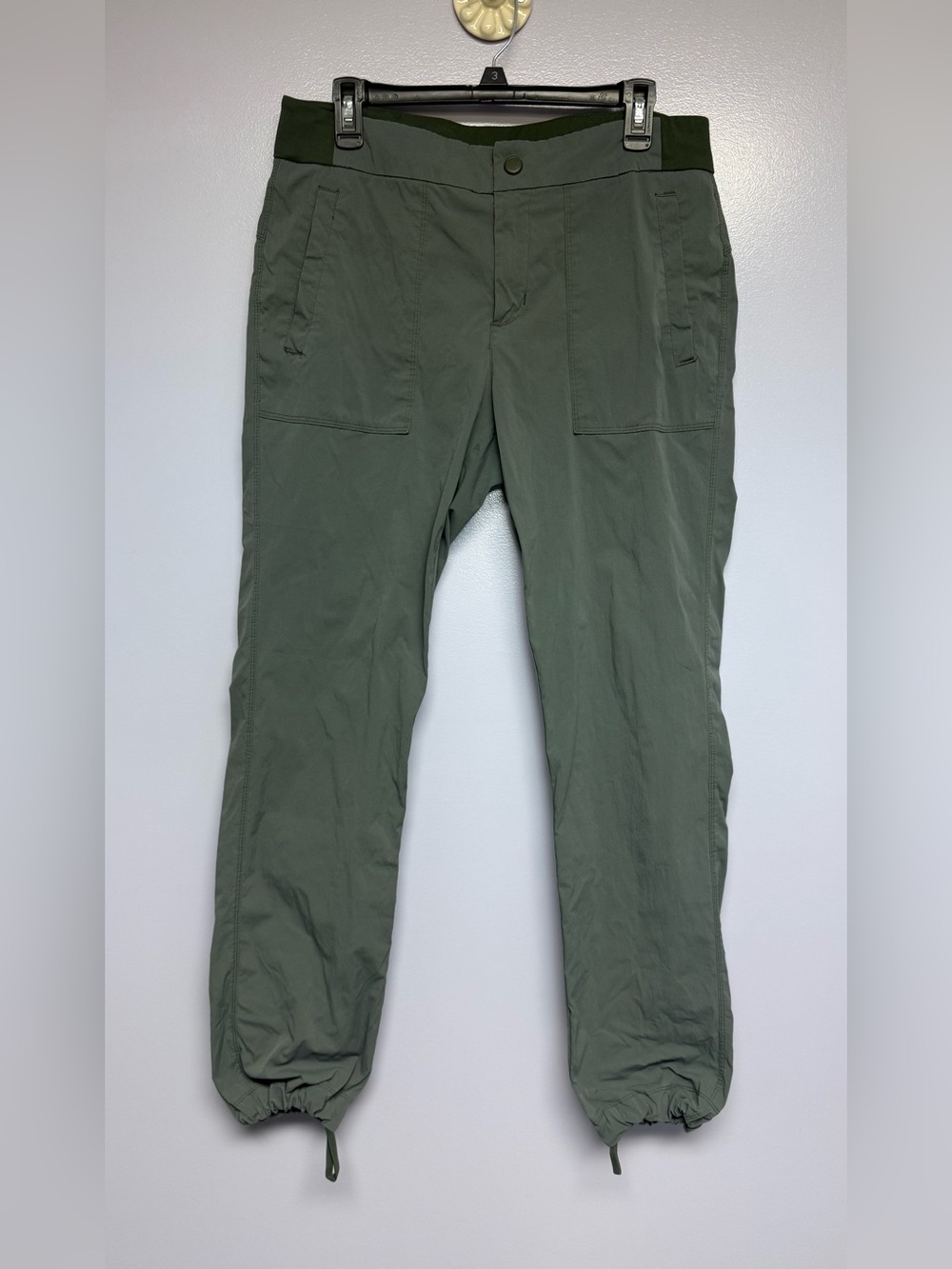 Vina Olive Green Cargo Joggers with Drawcord Ankles women’s size M